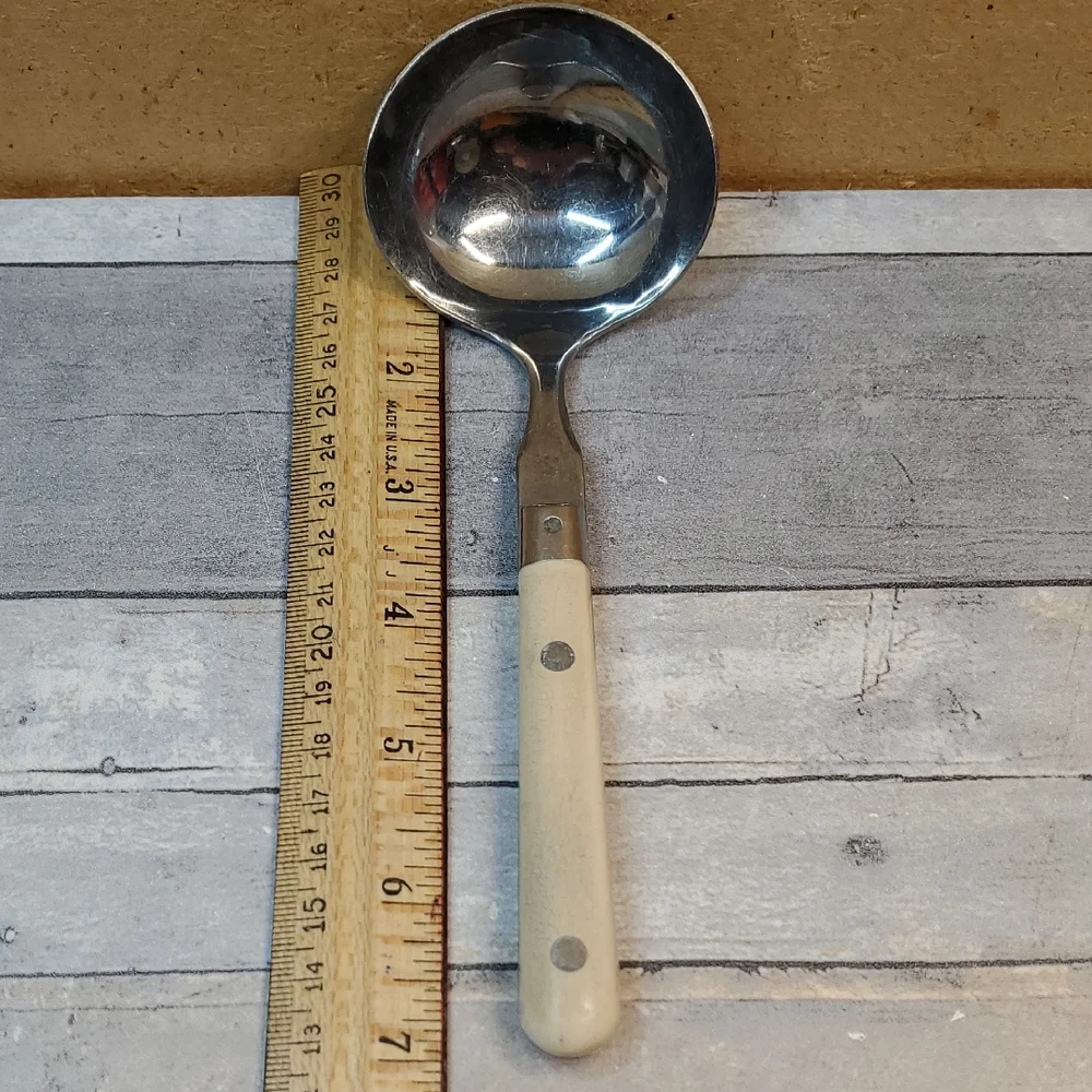 Washington Forge Mardi Gras Solid Gravy Ladle Cream